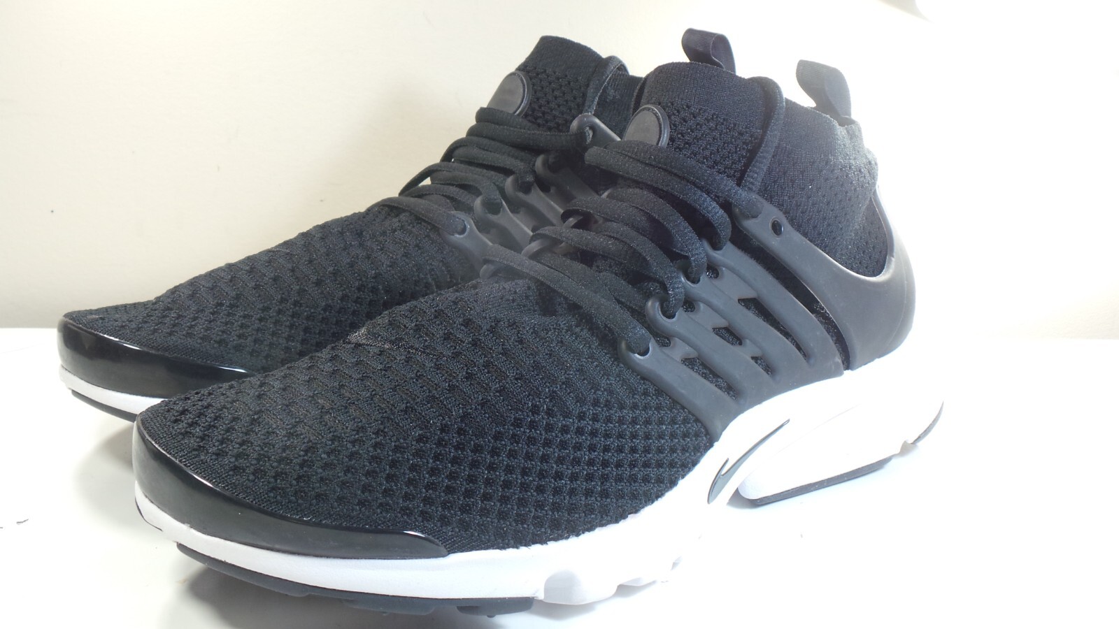 nike air presto flyknit ultra black white
